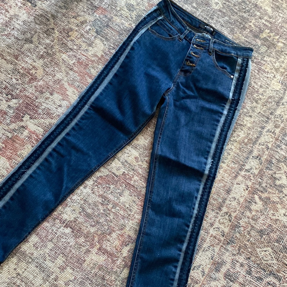 Jeans with denim stripe down side